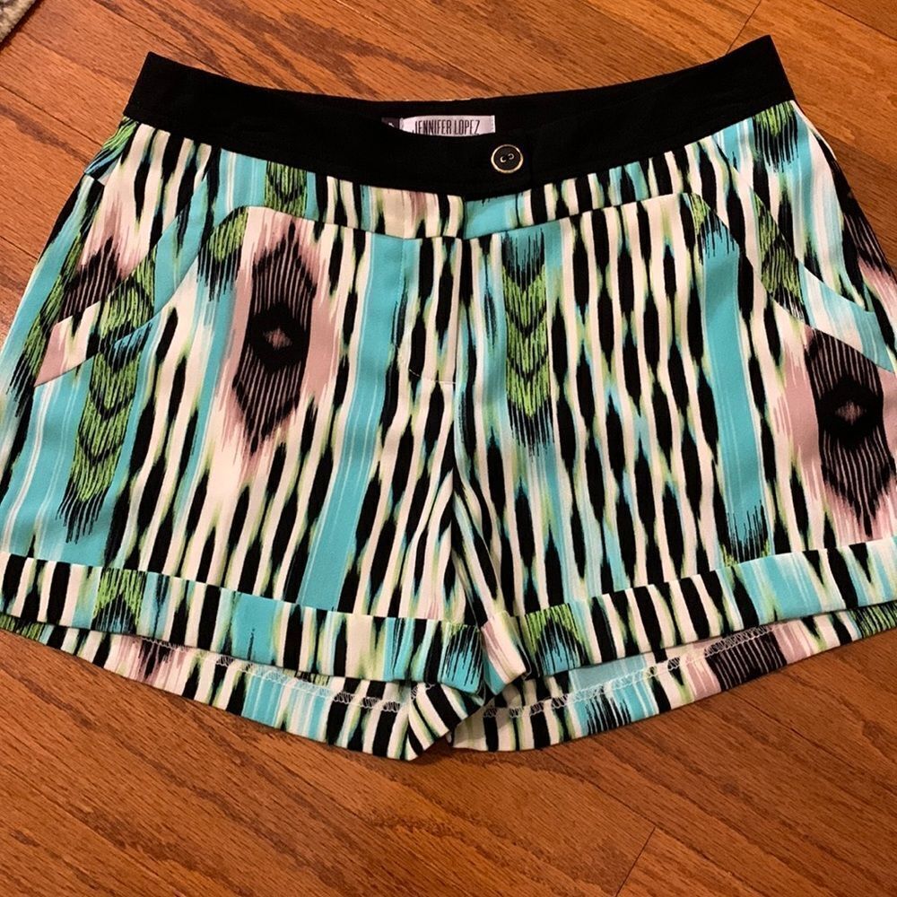 Jennifer Lopez size 2 NWOT cuffed shorts